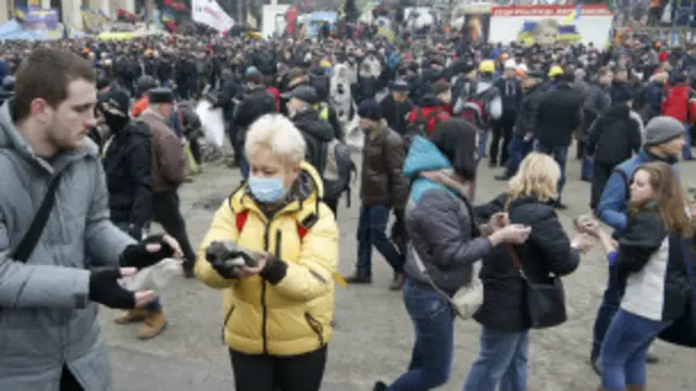 اروپایي ټولنه وایي تمه کوي چې د دغو ظلمونو پر کوونکو اقتصادي بندیزونه ولګېږي