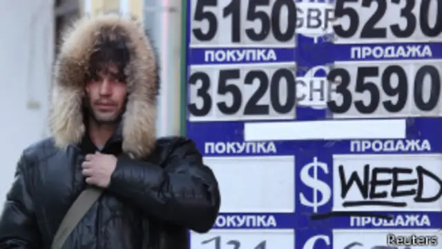 Эксперты полагают, что доллар и евро продолжат дорожать и пройдут рубежи в 40 и 50 рублей соответственно