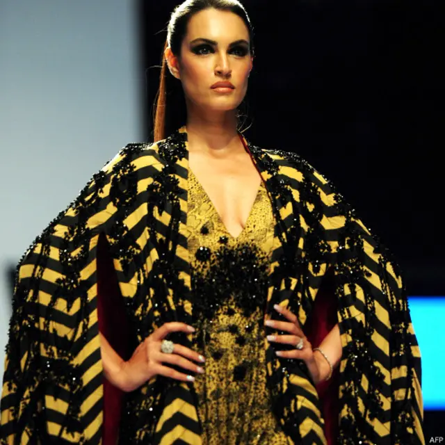 مشہور فیشن ڈیزائنر ایچ ایس وائی کے ملبوسات کو پذیرائی ملی۔ 