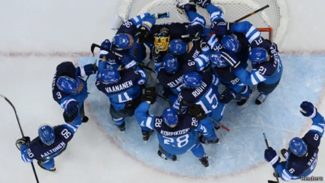 Финны празднуют победу