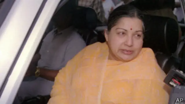 सोशल मीडिया पर दोषियों की रिहाई संबंधी जयललिता के फैसले पर लोगों में आक्रोश है.