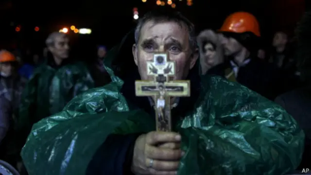 روز پنج‌شنبه روز عزاداری برای کشته‌شدگان درگیری‌های میدان استقلال اعلام شده است