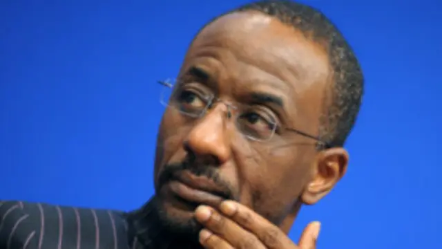 الرئيس لا يحق له إقالة محافظ البنك المركزي. 