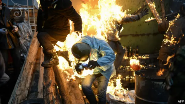 Manifestante em fogo