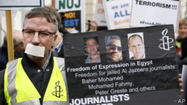 သတင်းထောက်တွေကို လွှတ်ပေးဖို့ လန်ဒန်က အီဂျစ် သံရုံး ရှေ့မှာ ဆန္ဒပြ