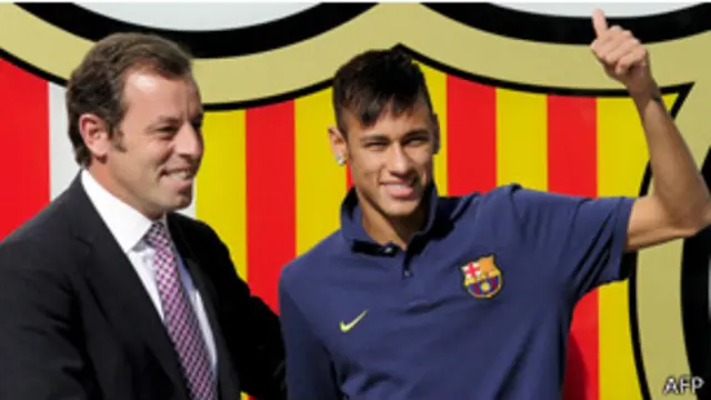 أدت القضية الى استقالة رئيس نادي برشلونه ساندرو روسيل