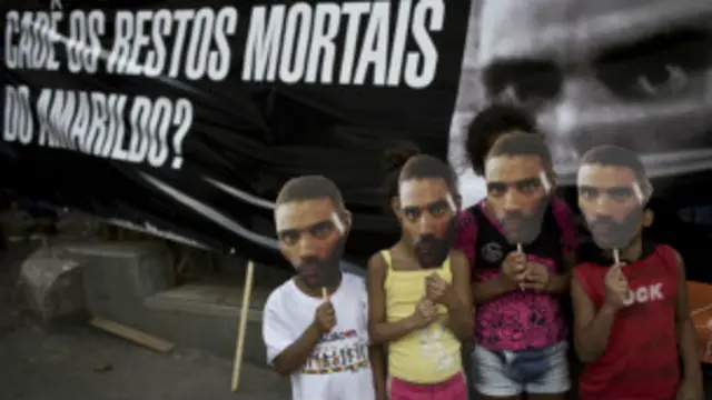 Protesto pedindo justiça no caso Amarildo (AP)