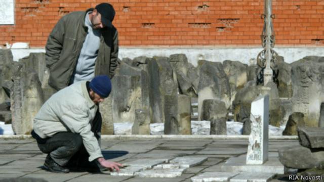 Мемориал в Грозном: ликвидация памяти чеченского народа - BBC News Русская  служба