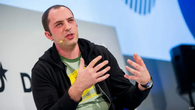 نشأة كوم في أوكرانيا الشيوعية السابقة عززت لديه الرغبة في البحث عن وسيلة لحفظ الخصوصية.