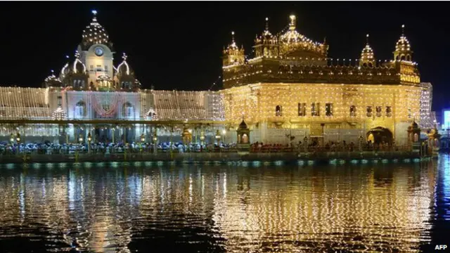 अमृतसर का स्वर्ण मंदिर 