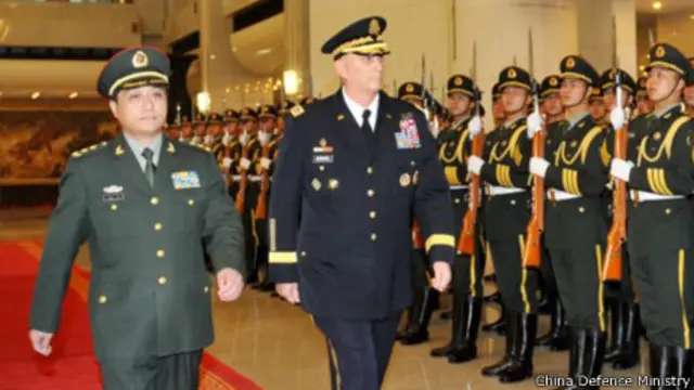 王寧和奧迪爾諾檢閱中國陸軍儀仗隊