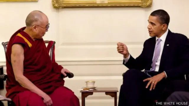 أوباما والدالاي لاما في لقاء عام 2011