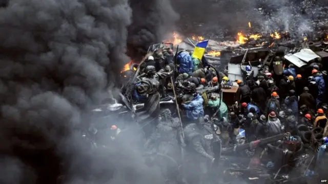 جمعرات کو ہی صدر یانوکووچ فرانس، جرمنی اور پولینڈ کے صدور سے ملاقات کر رہے تھے۔ سیکیورٹی کے خدشات کی وجہ سے اس ملاقات کے مقام کو بھی تبدیل کرنا پڑا۔ 