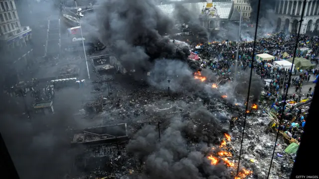 كان الخميس اليوم الاكثر دموية منذ بداية الاضطرابات في نوفمبر/تشرين الثاني بعد مقتل متظاهرين على أيدي قناصة من الشرطة.