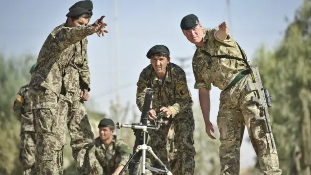 افغان امنیتي ځواکونه د بهرنیو له خوا روزل کېږي.