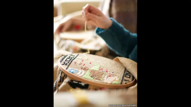 Aled Lewis retratou toda a saga de George Lucas em um detalhado trabalho de 9 metros de comprimento.