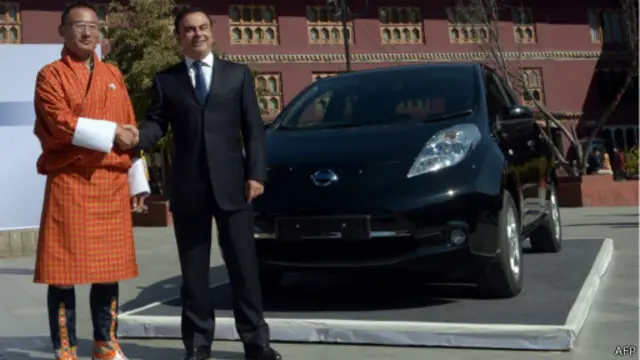 PM Bhutan, Tshering Tobgay, dan Presiden Nissan, Carlos Ghosn 