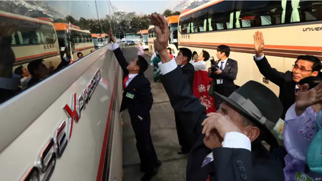 وداع مؤثر في منتجع جبل كومغانغ في كوريا الشمالية.