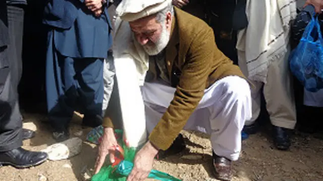 د وردګو پوهنتون د بنسټ ډبره ددغه ولایت په ټوپ دښته کې پر ۲۰۰۰ جريبه ځمکه کېښودل شوه.