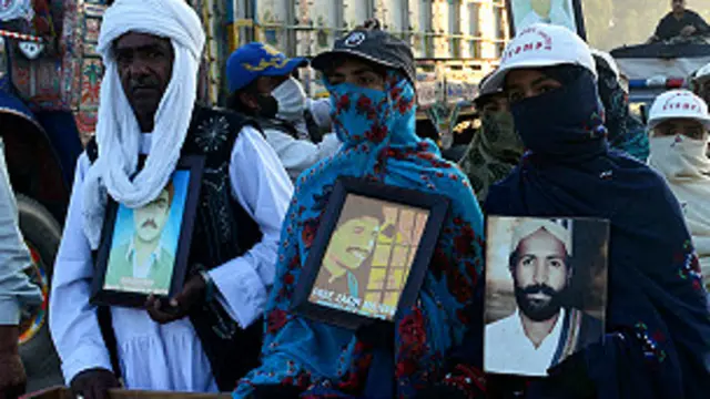 سرکاری حکام کے مطابق ان قبروں سے مجموعی طور پر 16 افراد کی لاشیں بر آمد ہوئی تھیں