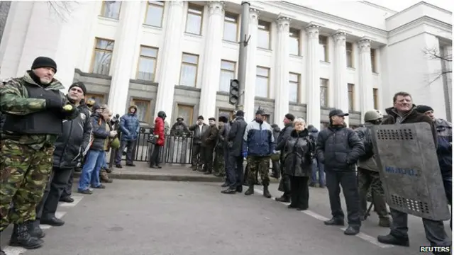 Manifestantes em Kiev