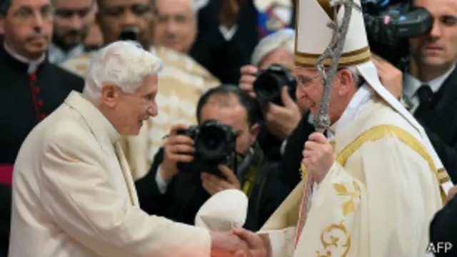 O papa Franciso e o papa emérito Bento 16
