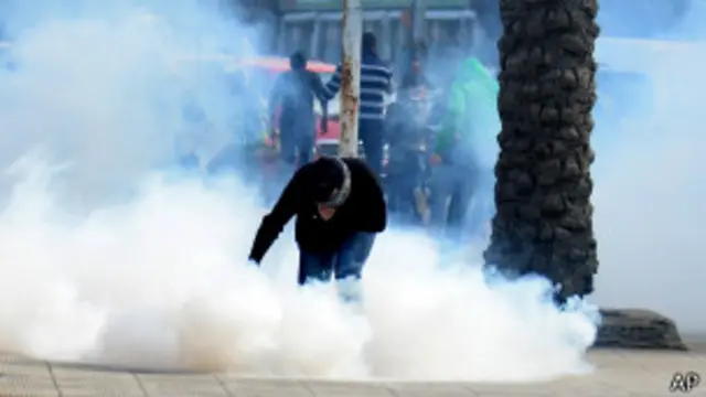 الحكومة الانتقالية أقرت قانونا يفرض قيودا على تنظيم المظاهرات