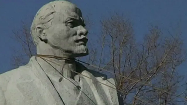 乌克兰大量列宁雕像被推倒，但有人说前苏联的“遗老”都在中国