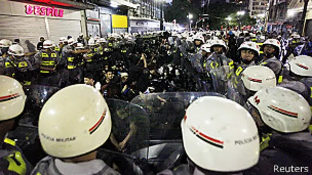 اندلعت مظاهرات قبل أيام في ساوباولو احتجاجا على تنظيم البطولة