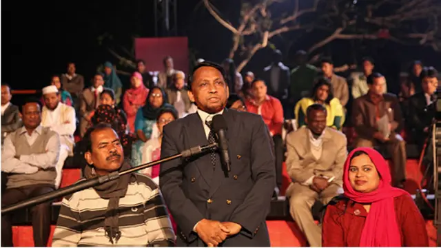 প্রশ্ন করছেন একজন দর্শক