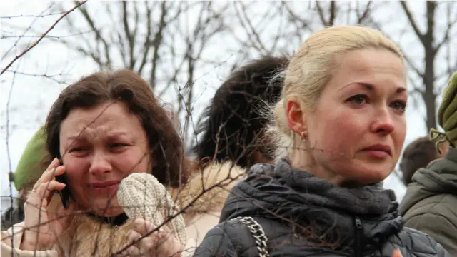 За офіційними даними, від минулого вівторка загинули 82 людей: як протестувальників, так і міліціонерів. Ніхто не приховує сліз: ані жінки... 