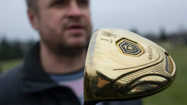 A suntuosa residência de campo de Viktor Yanukovych foi aberta ao público sábado à noite