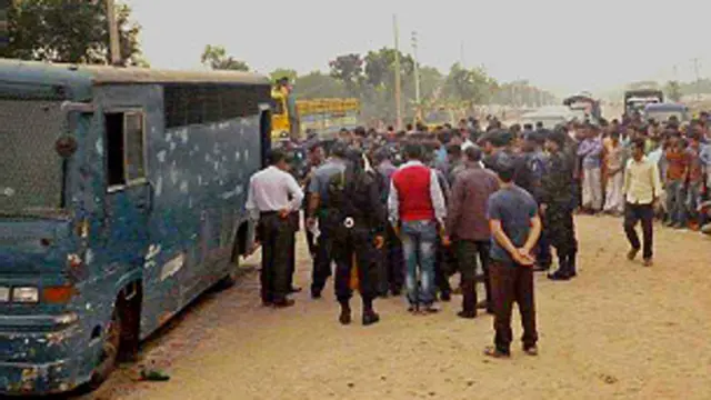 জঙ্গিরা সম্প্রতি তাদের কয়েকজন নেতাকে পুলিশের কাছ থেকে ছিনিয়ে নেয়