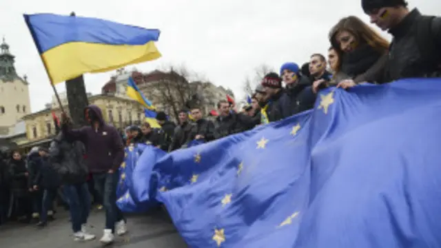 معترضان از پیوستن اوکراین به اتحادیه اروپا حمایت می‌کنند