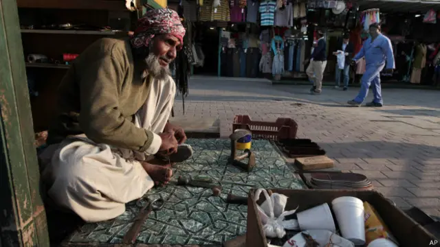 क़तर में मजदूरी करने वाला एक व्यक्ति