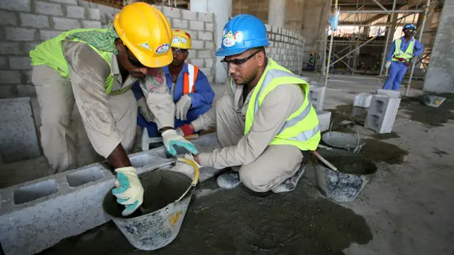 कतर में अप्रवासी मजदूरों की मुश्किलें