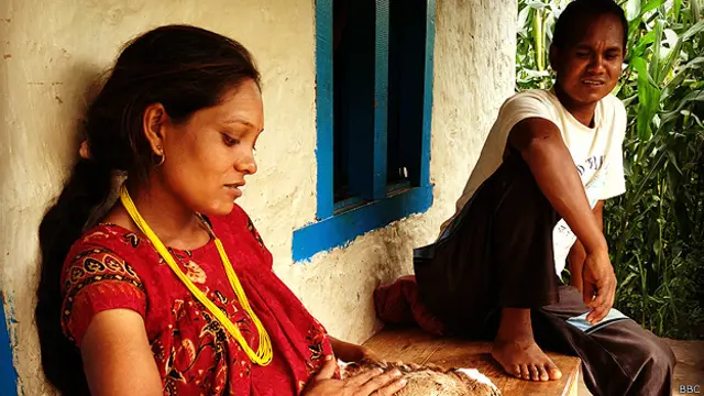 अपने पति माधव के साथ जानुका रासालेई