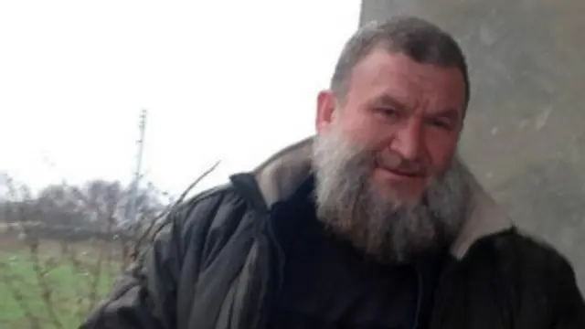 السوري د شام ازادوونکو په نامه ډلې مشري کوي، چې د حکومت ضد جنګېږي.