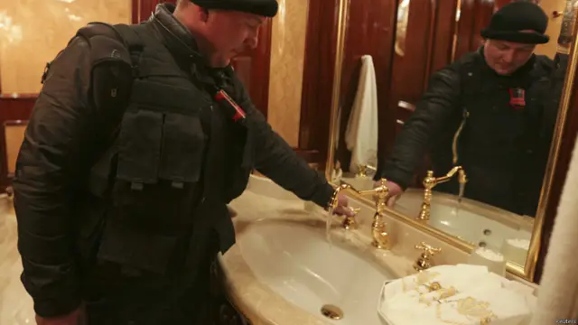 Kamar mandi di Mezhyhirya