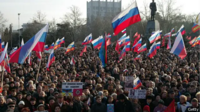 乌克兰塞瓦斯托波尔示威者要求俄国母亲的拯救