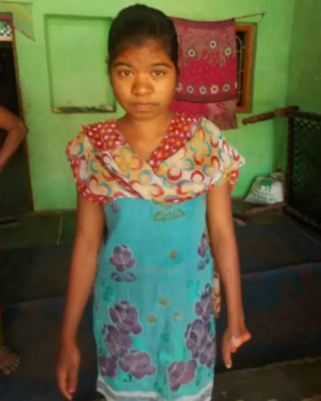 سُنال کا ہاتھ سوتی کپڑے کے ایک کارخانے میں ضائع ہو گیا تھا