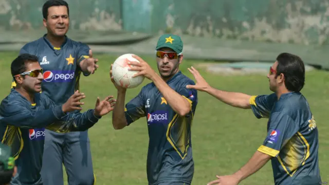 بنگلہ دیش میں گزشتہ دنوں سیاسی صورت حال کی وجہ سے ماحول بڑا کشیدہ رہا جس بنا پر پاکستان نے بھی اس ٹورنامنٹ میں شرکت کے بارے میں اپنے خدشات ظاہر کیے تھے۔