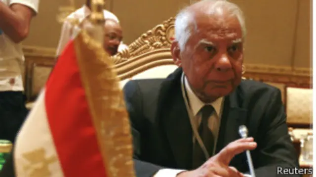 تولي الببلاوي رئاسة الوزراء بعد إطاحة الجيش بالرئيس السابق محمد مرسي.