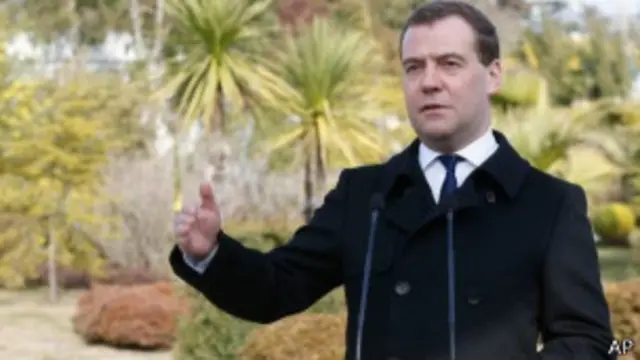 Thủ tướng Dmitri Medvedev trong hình đến Sochi lần trước, nay ông là lãnh đạo cao nhất của Nga đến Crimea từ sau khủng hoảng lãnh thổ