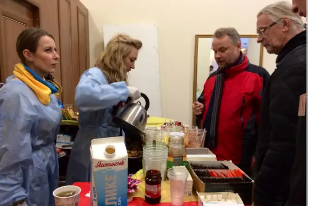 هتل اوکراین، به سرعت وضعیت سیاسی کشور، چهره عوض کرده و بیمارستان موقت طبقه اول تغییر کاربری داده است. عکس از داریوش رجبیان