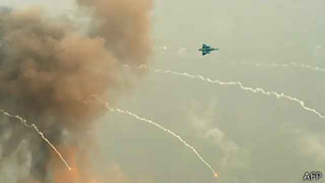 مقامی لوگوں نے بتایا کہ چند مقامات پر سکیورٹی فورسز نے عسکریت پسندوں کے مراکز اور مکانات کو مسمار کر دیا ہے