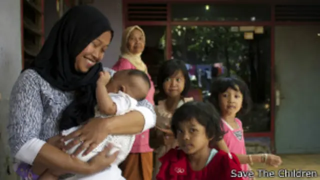 دنیا بھر کی ماؤں کو جیسے ذمہ داری سونپنے سے پہلے ہر مسئلے، ہر مشکل کا حل چھپ کر بتا دیا جاتا ہے