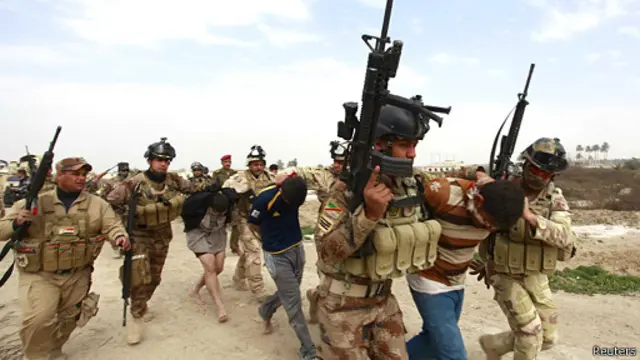 سربازان عراقی و اسیران القاعده