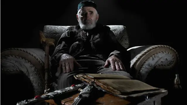 Исо Ҳашиев оиласи 13 йил давомида Қуръони карим ва бобо мерос ханжарларни сургунда яширишга мажбур бўлишганди