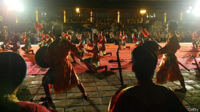 Ca nhạc và diễn kịch tại Huế về lịch sử Việt Nam